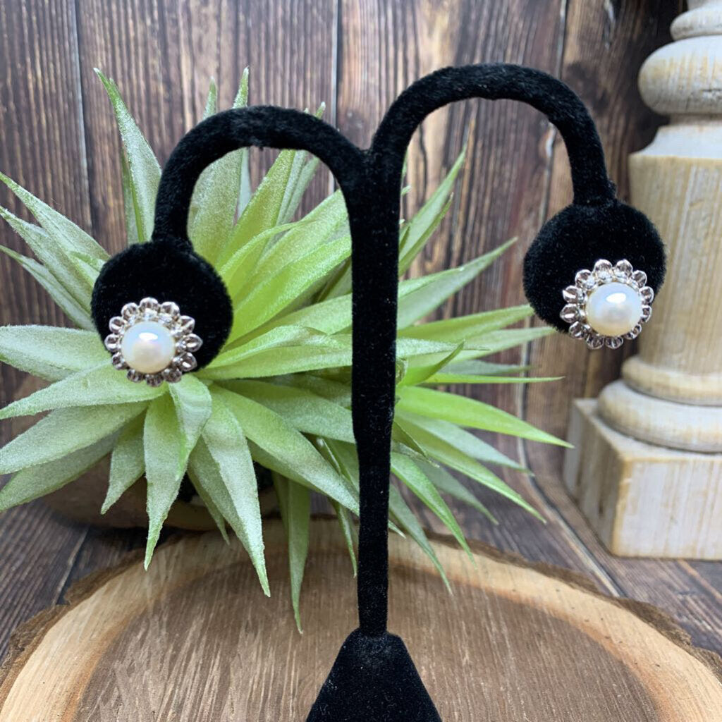 Ster Pearl Flwer Studs