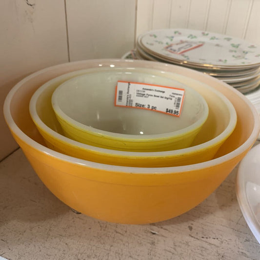 Vintage Pyrex Bowl Set