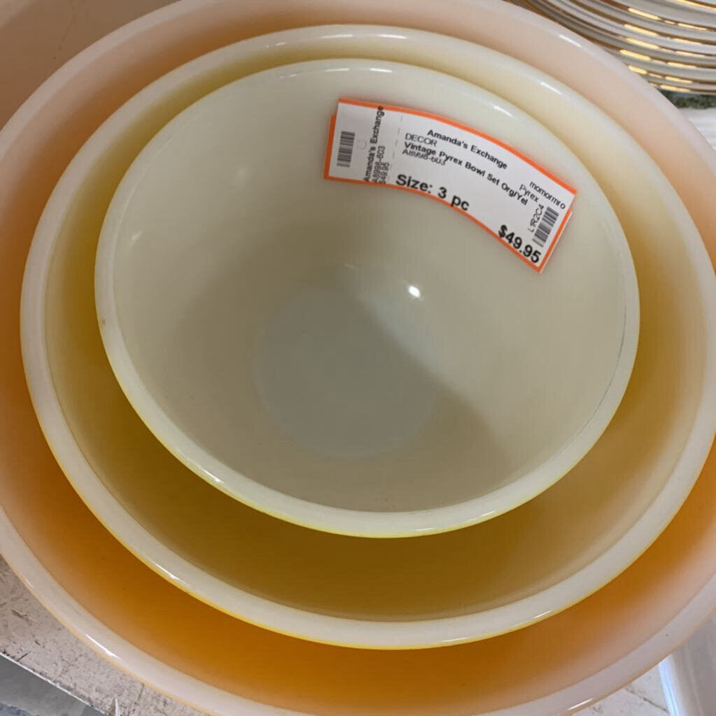 Vintage Pyrex Bowl Set