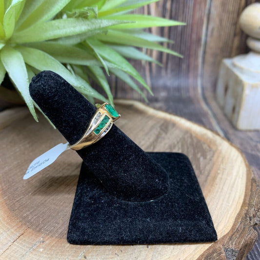14k Emerald and Diamonds Ring