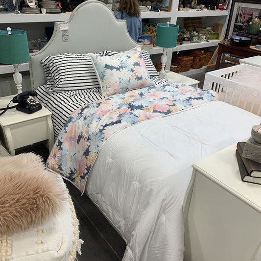 Studded Trim Full Bed
