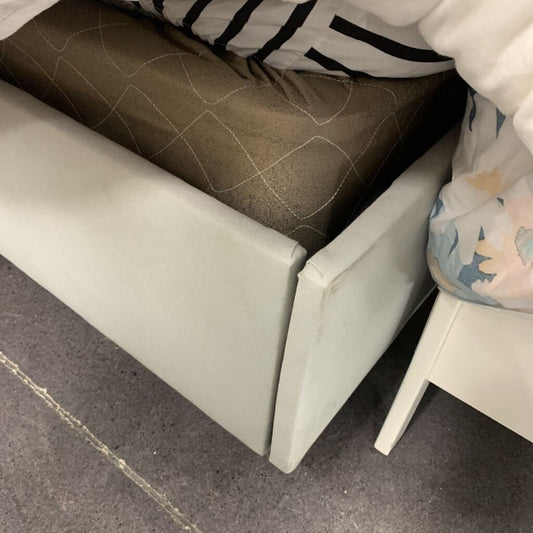 Studded Trim Full Bed