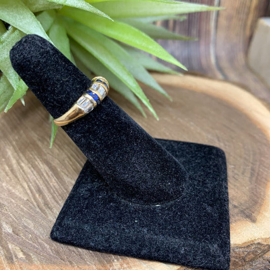 18k Gem and Diamonds Ring