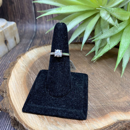 10k WG & Diamonds Ring