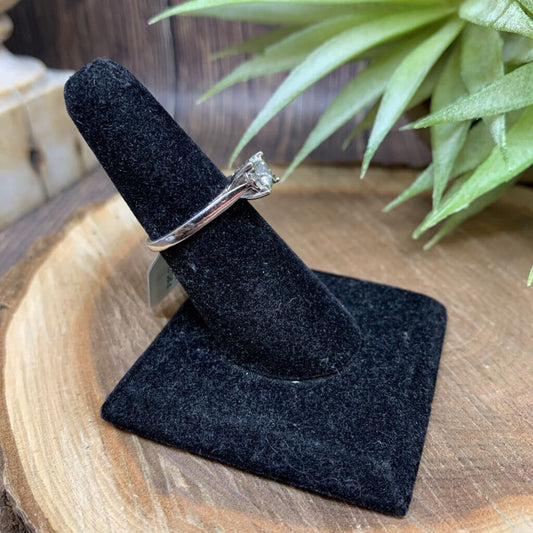 10k WG & Diamonds Ring