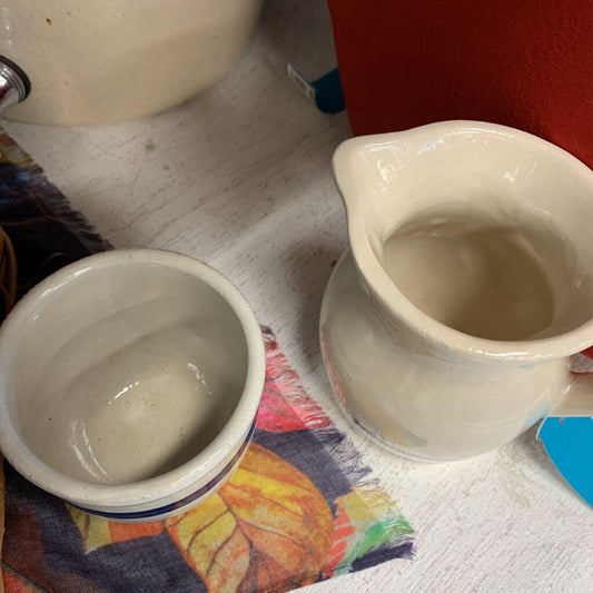 Stoneware Cream and Sugar Set