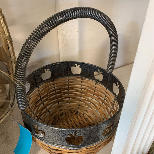 Metal Apple Woven Basket
