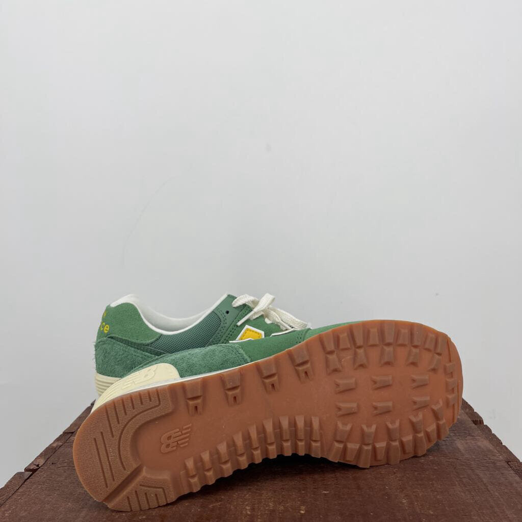New Balance Sneakers