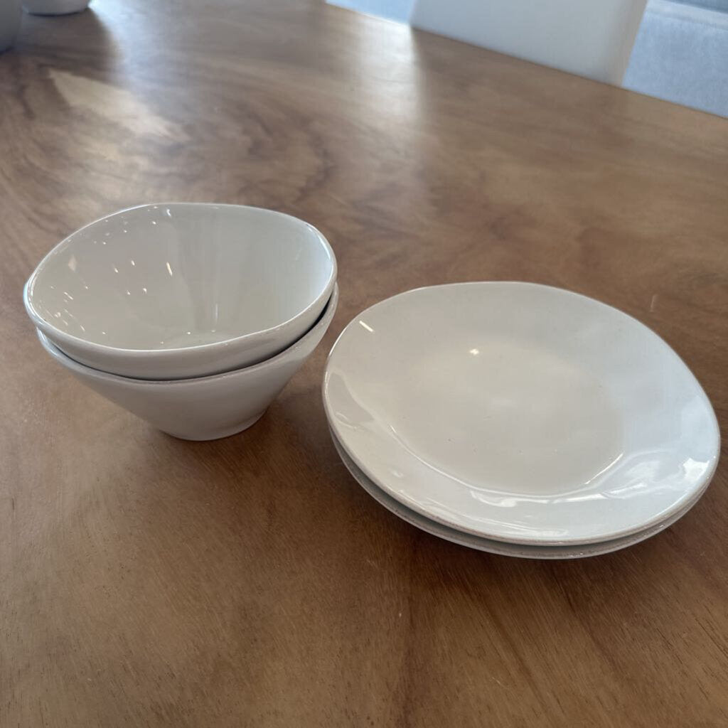 Crate & Barrel Saucer & Bowl Set