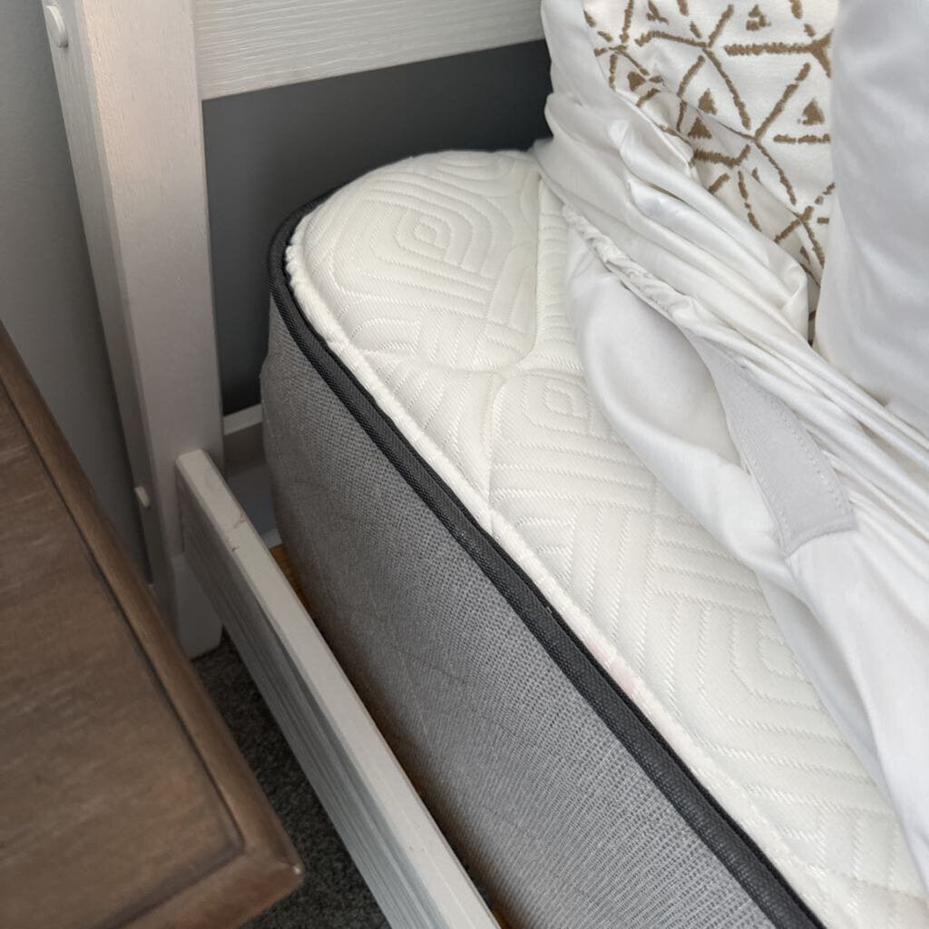 Full Bed w/ Mattress and 8-Piece Bedding