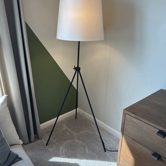 Tri-Pod Metal Lamp