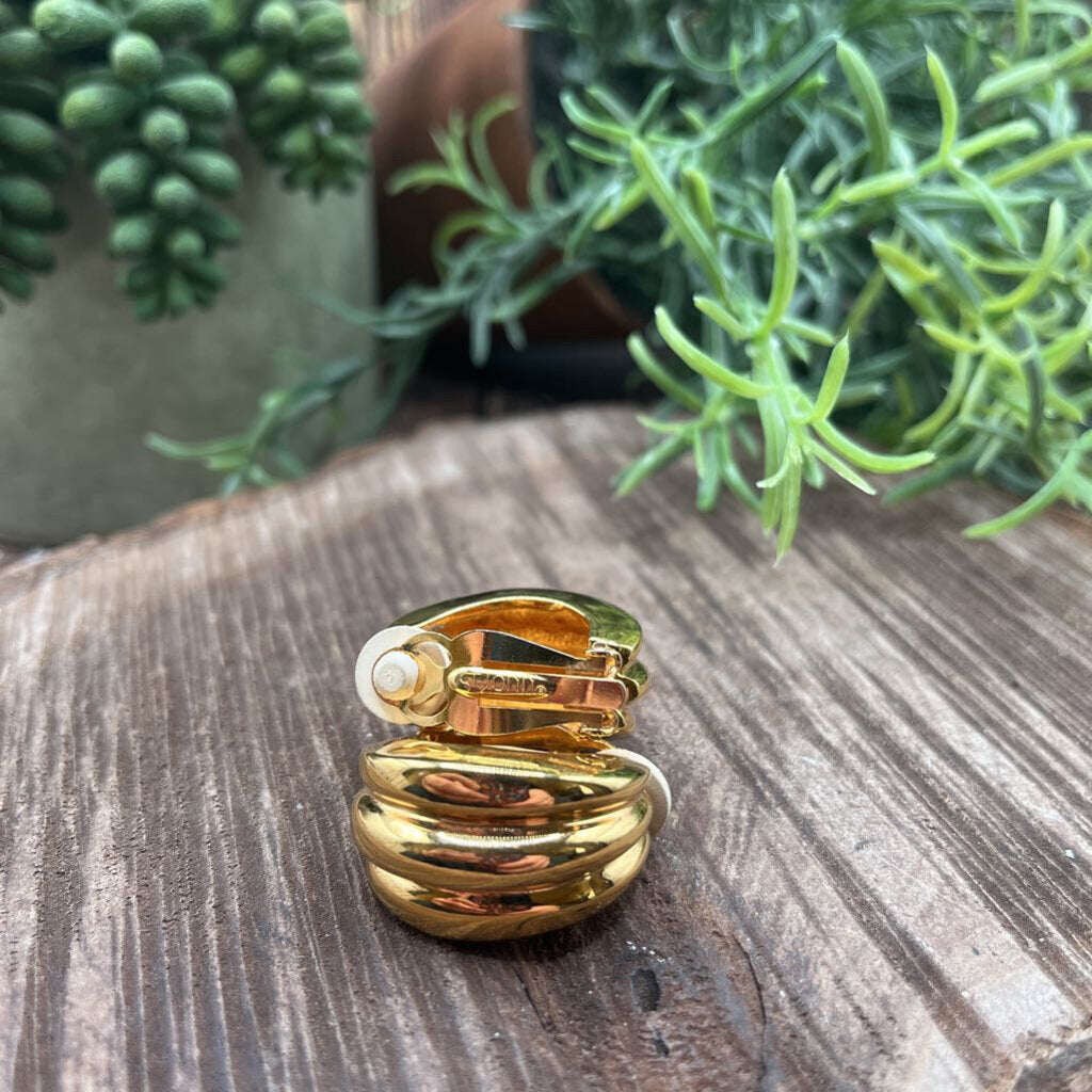 St John Chunky Clip On Earrings