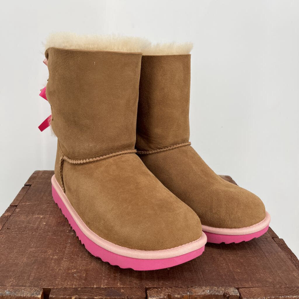 Ugg Bow-Back Boots
