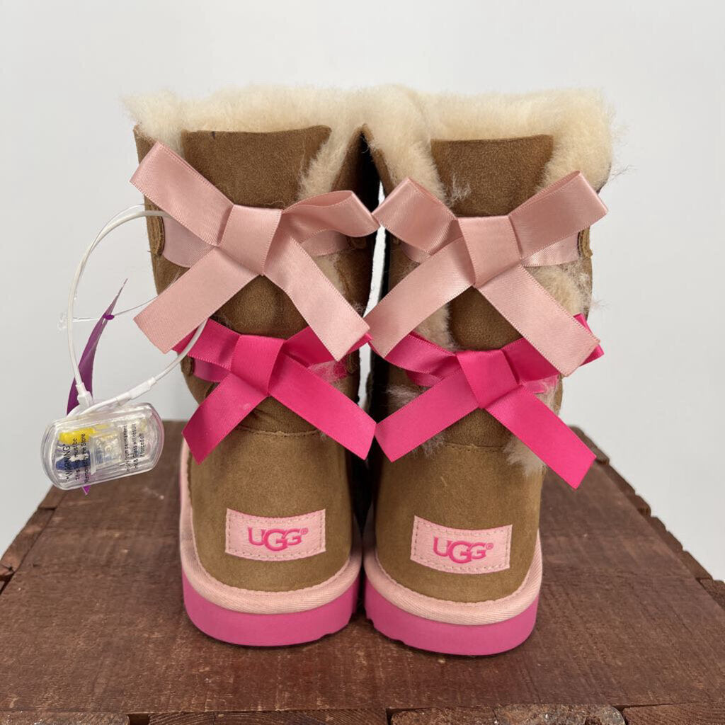 Ugg Bow-Back Boots