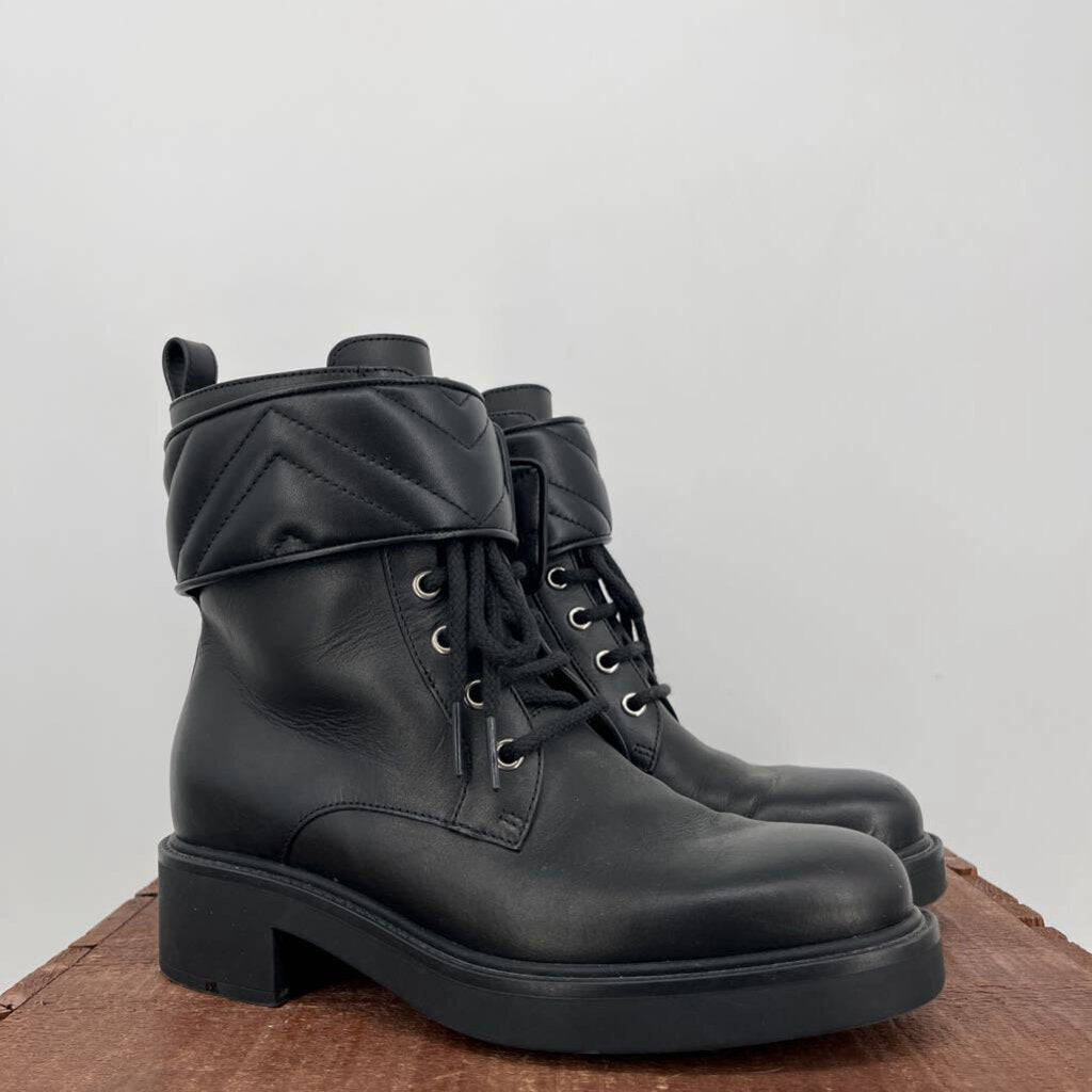 Gucci Logo Lace Up Boots