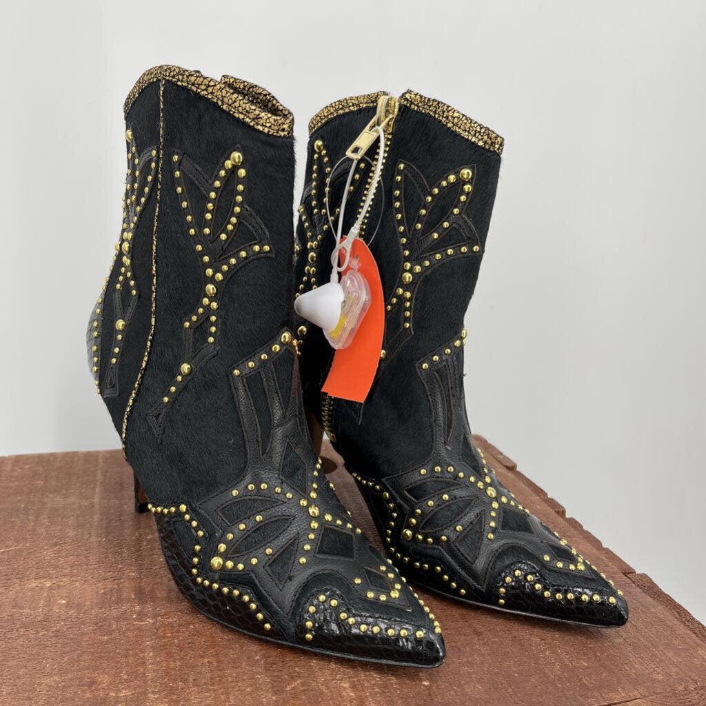 Donald J Pliner Booties