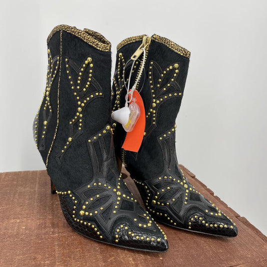 Donald J Pliner Booties