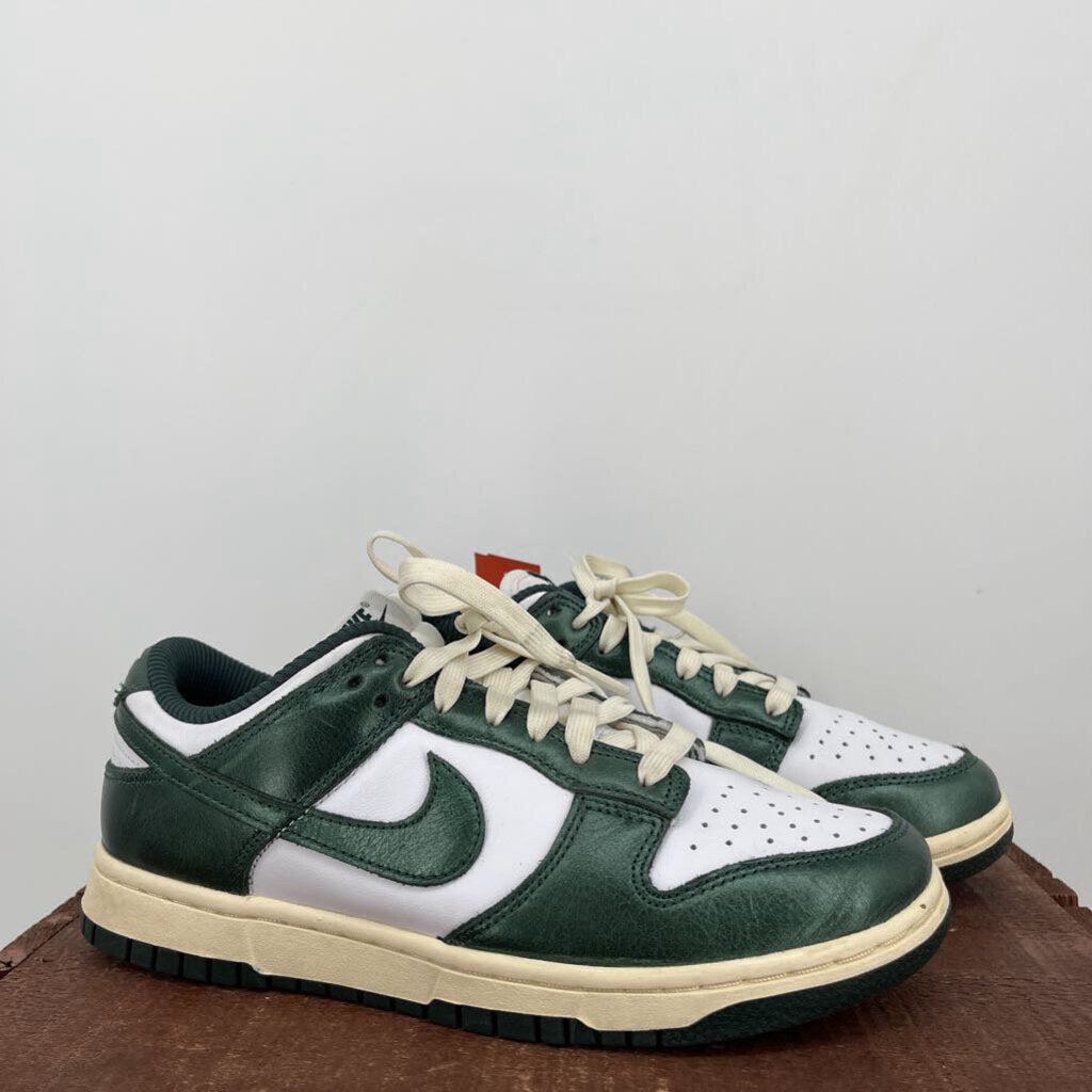 Nike Dunk Low Sneakers