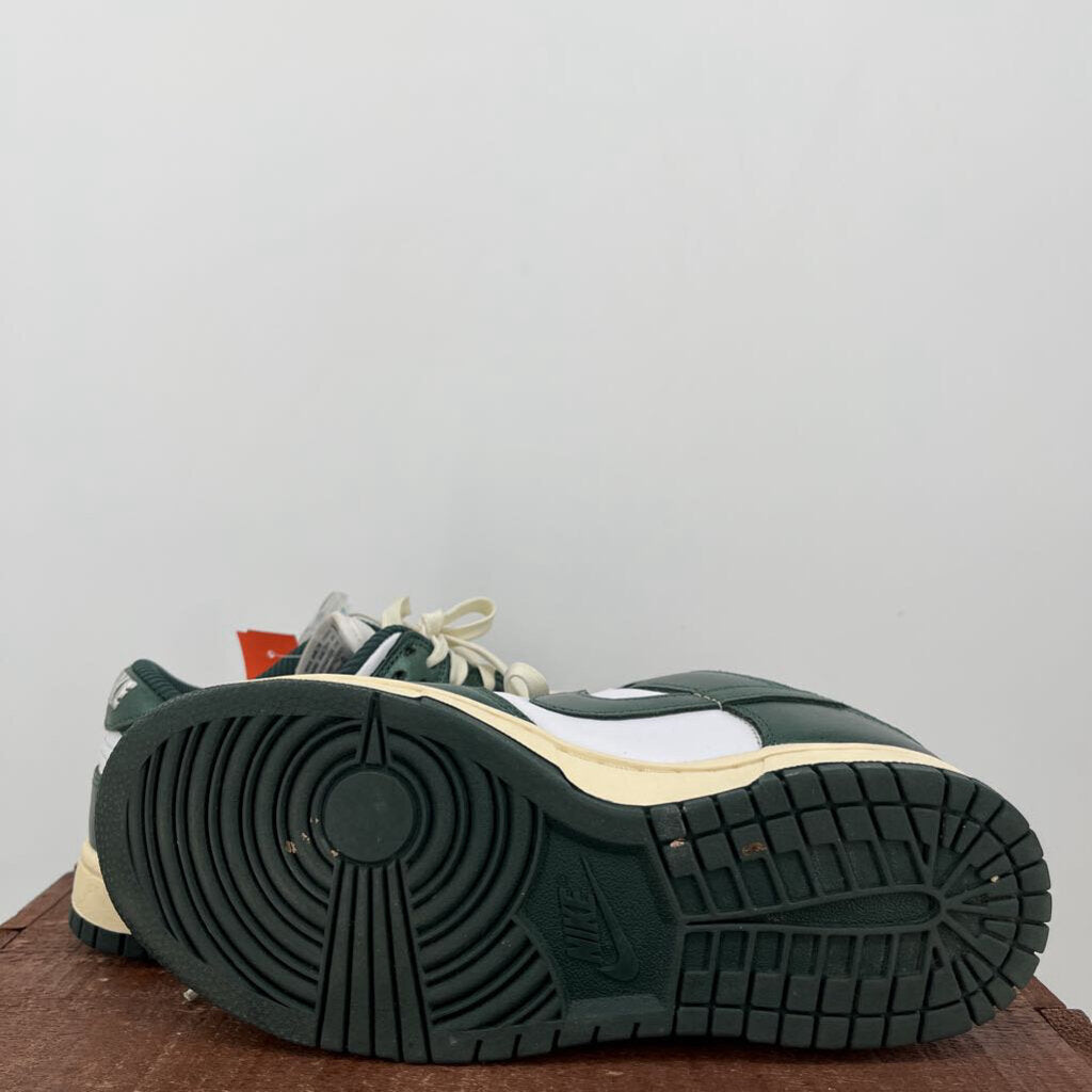 Nike Dunk Low Sneakers