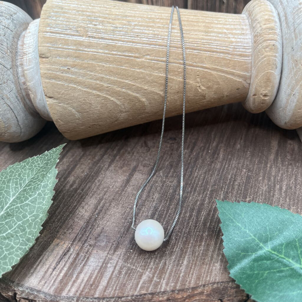 Pearl Pendant Necklace