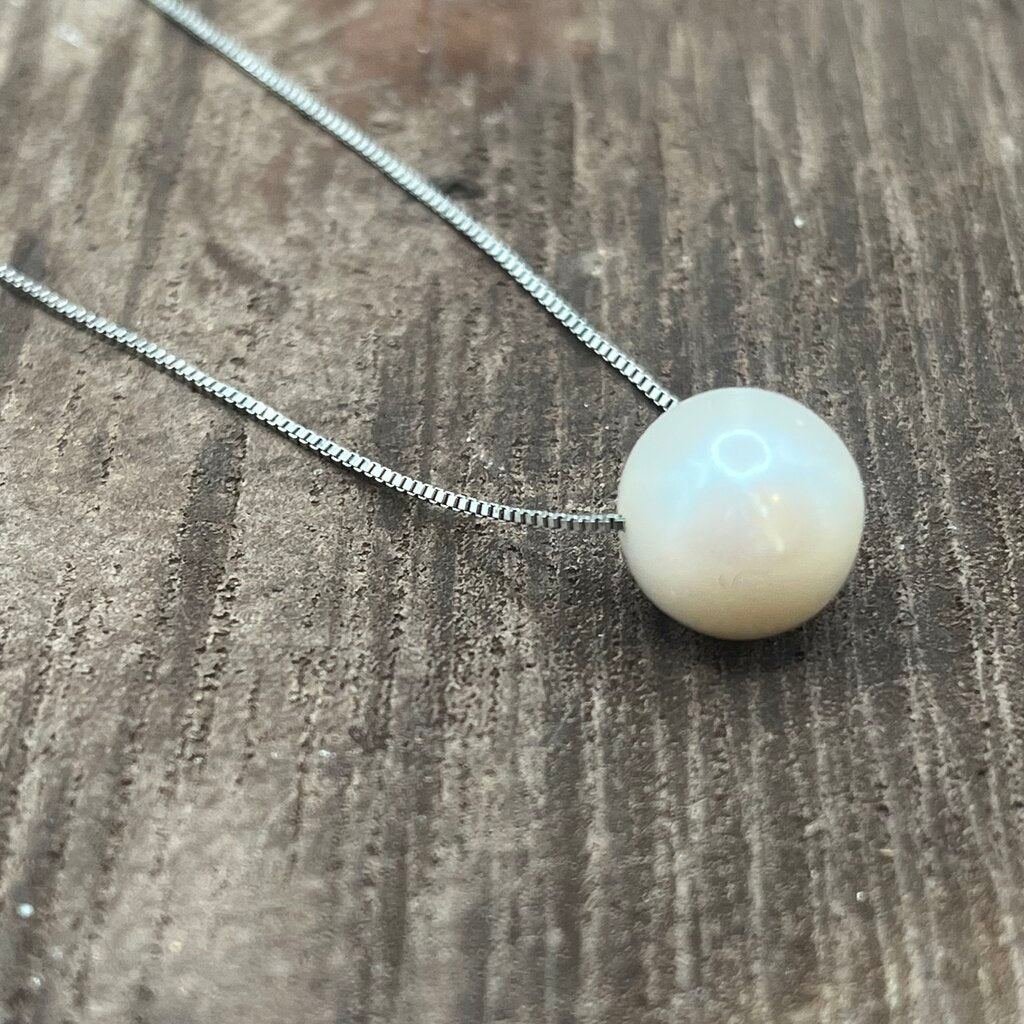 Pearl Pendant Necklace