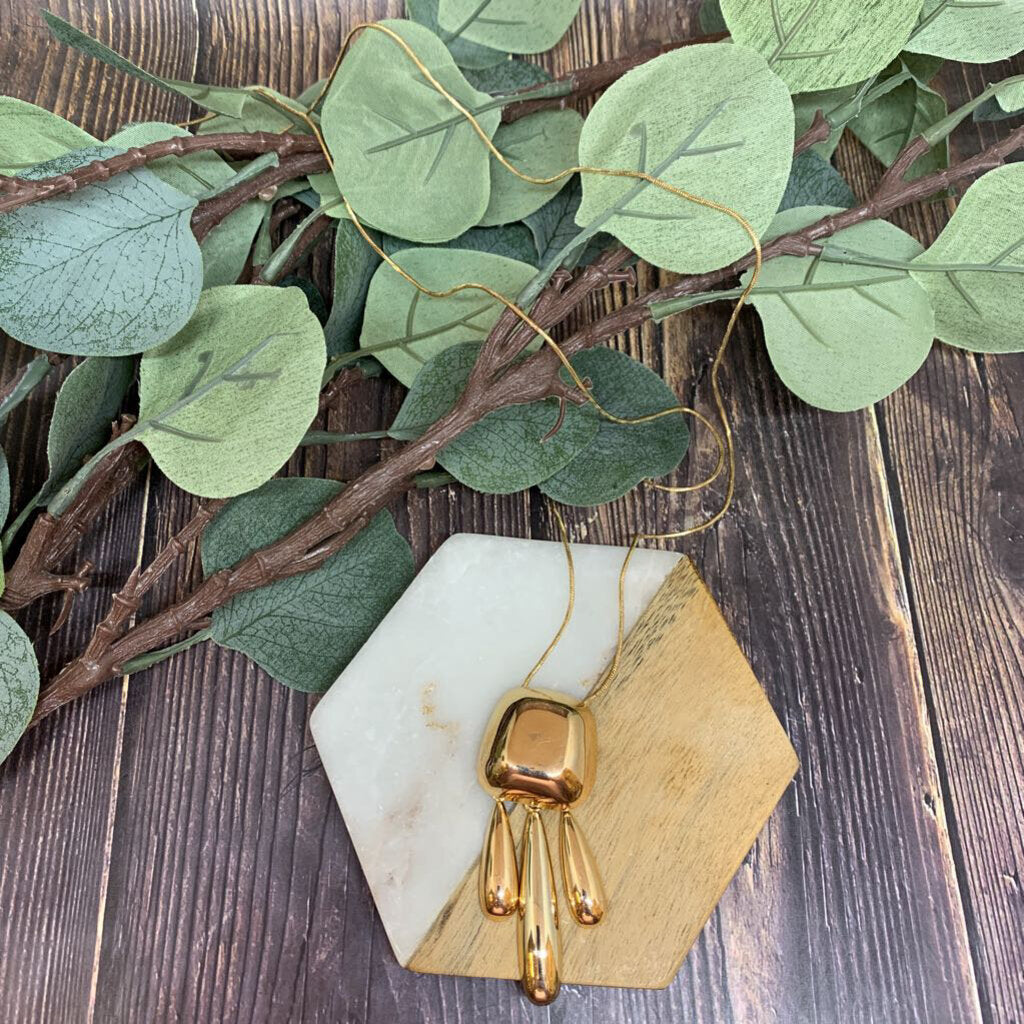 Serefina Pendant Necklace