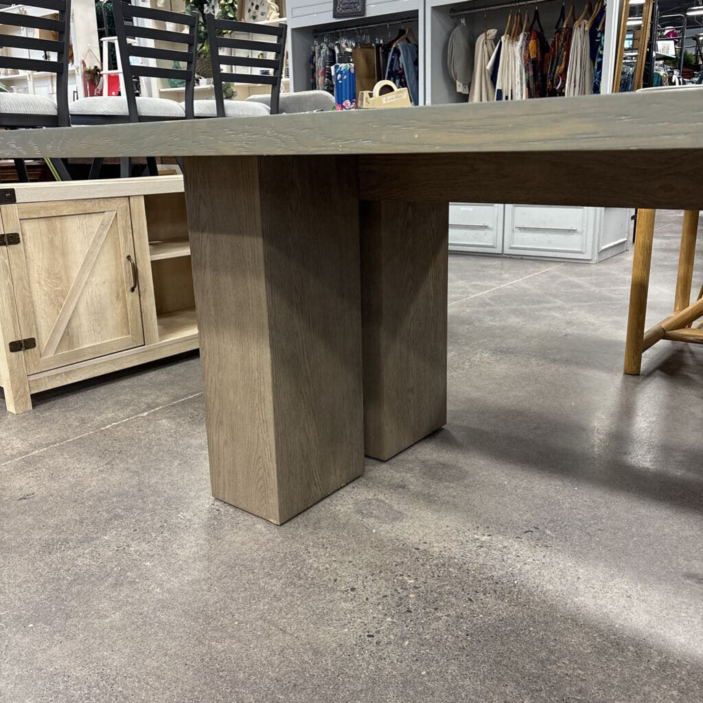 RH Dining Table