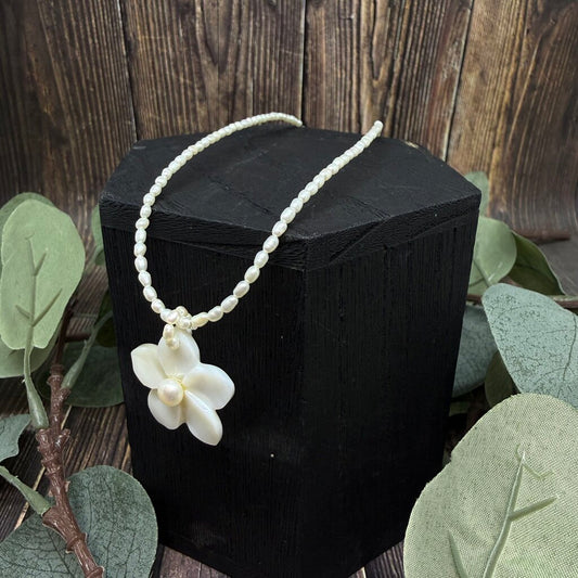 Flower Pendant Pearl Necklace