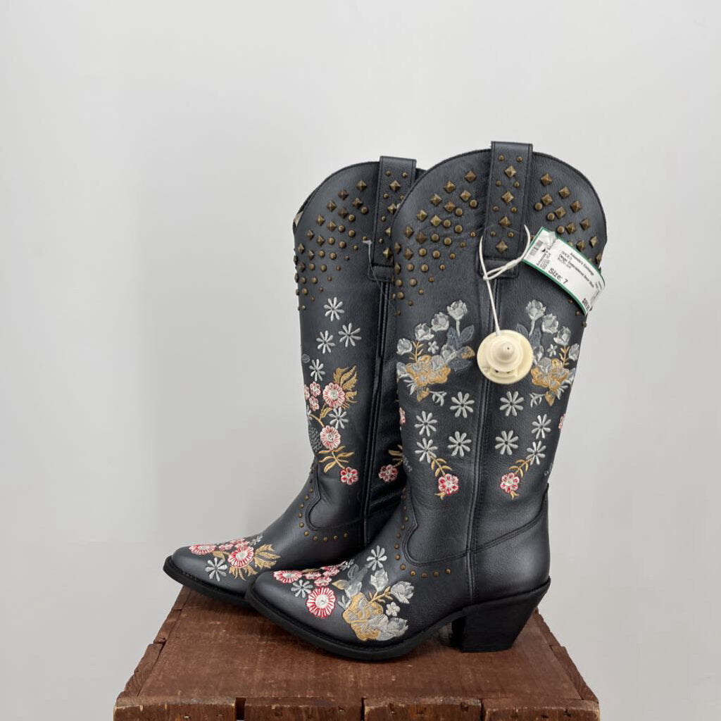 Dingo Embroidered Boot