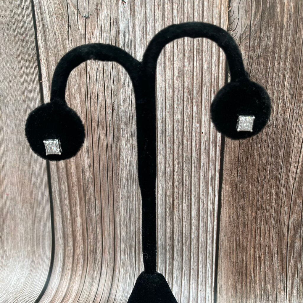 14k White Gold and Diamond Stud Earrings