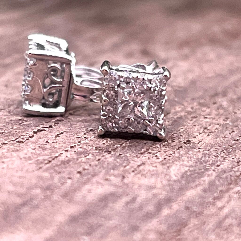 14k White Gold and Diamond Stud Earrings