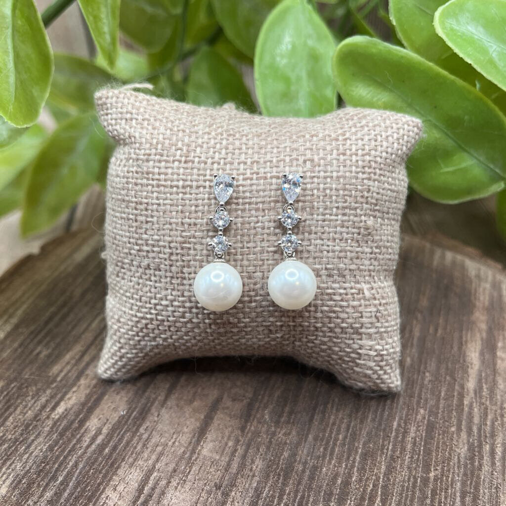 Untamed Pearls Drop Earrings