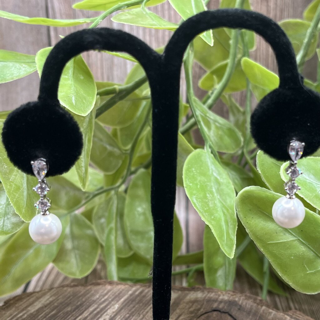 Untamed Pearls Drop Earrings