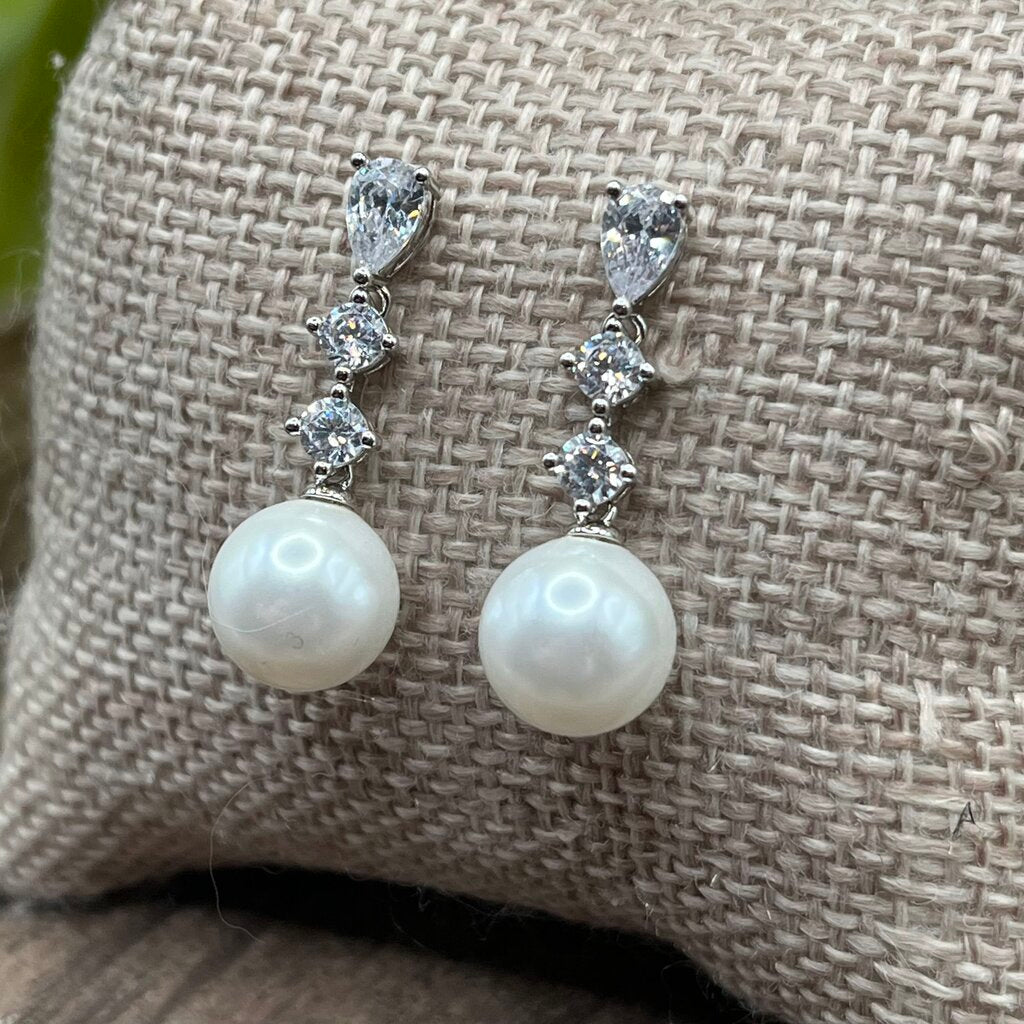 Untamed Pearls Drop Earrings