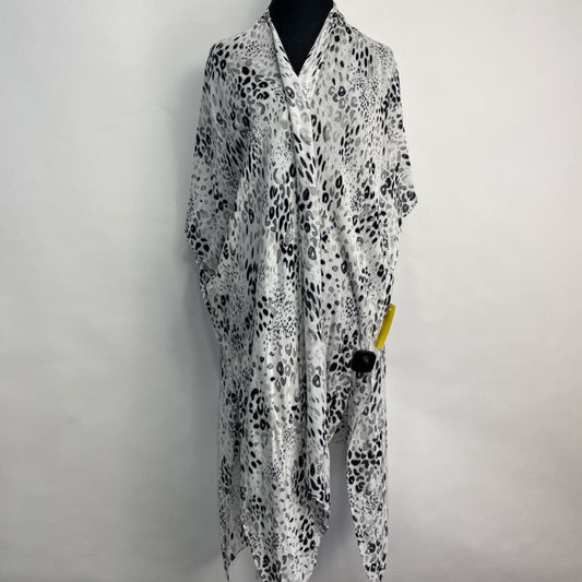 Evereve Animal Print Kimono