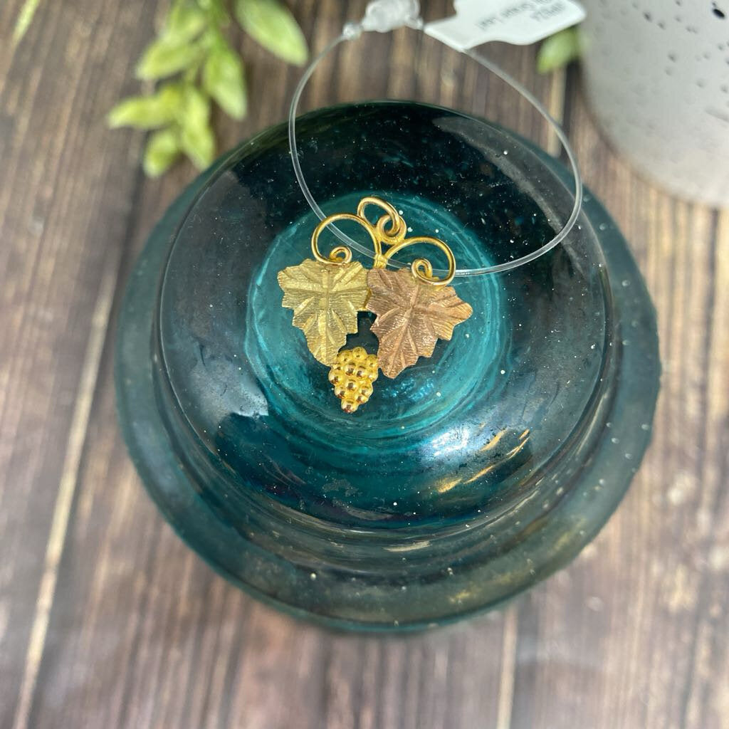 10k Grape Leaf Pendant