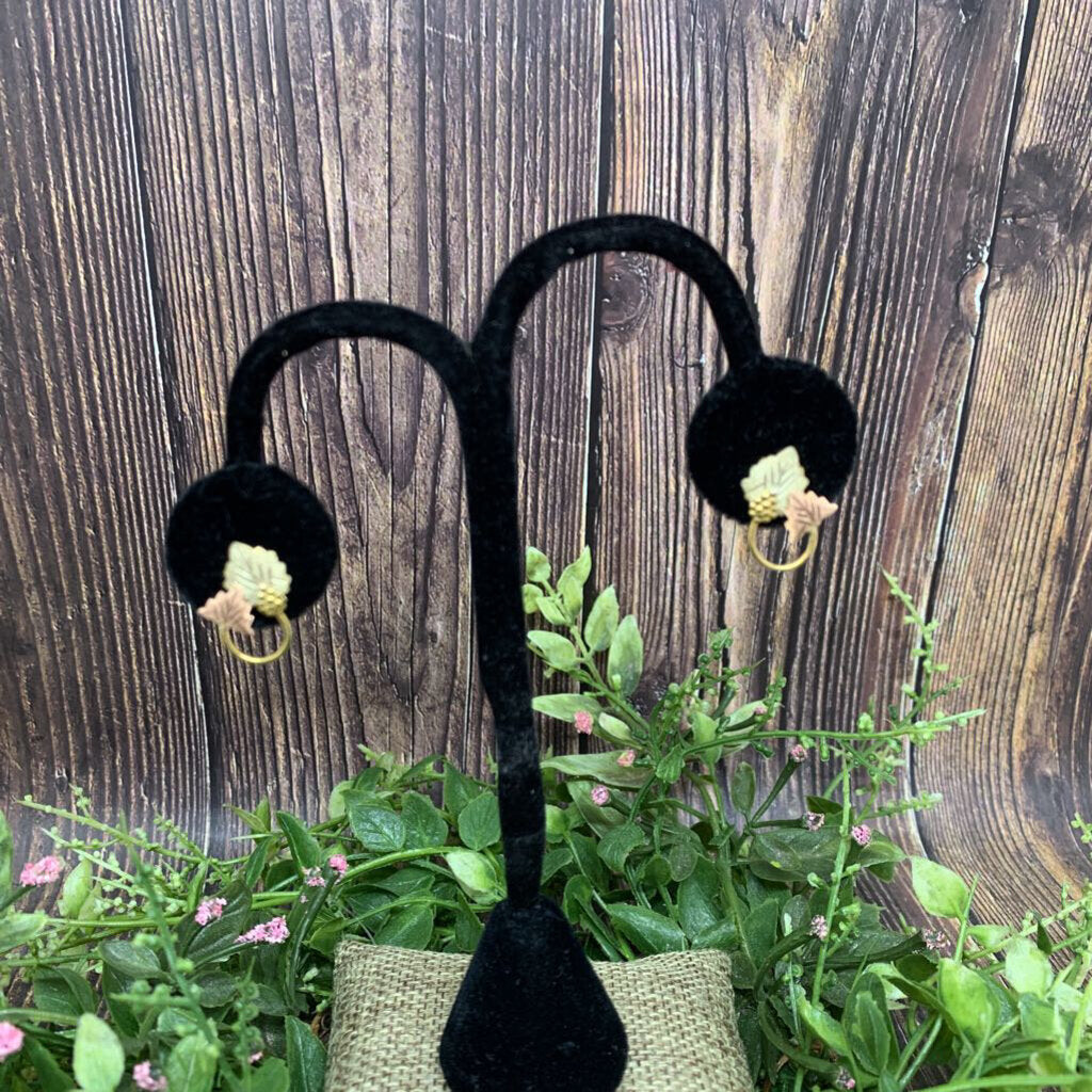 10k Grape Leaf Circle Earrings