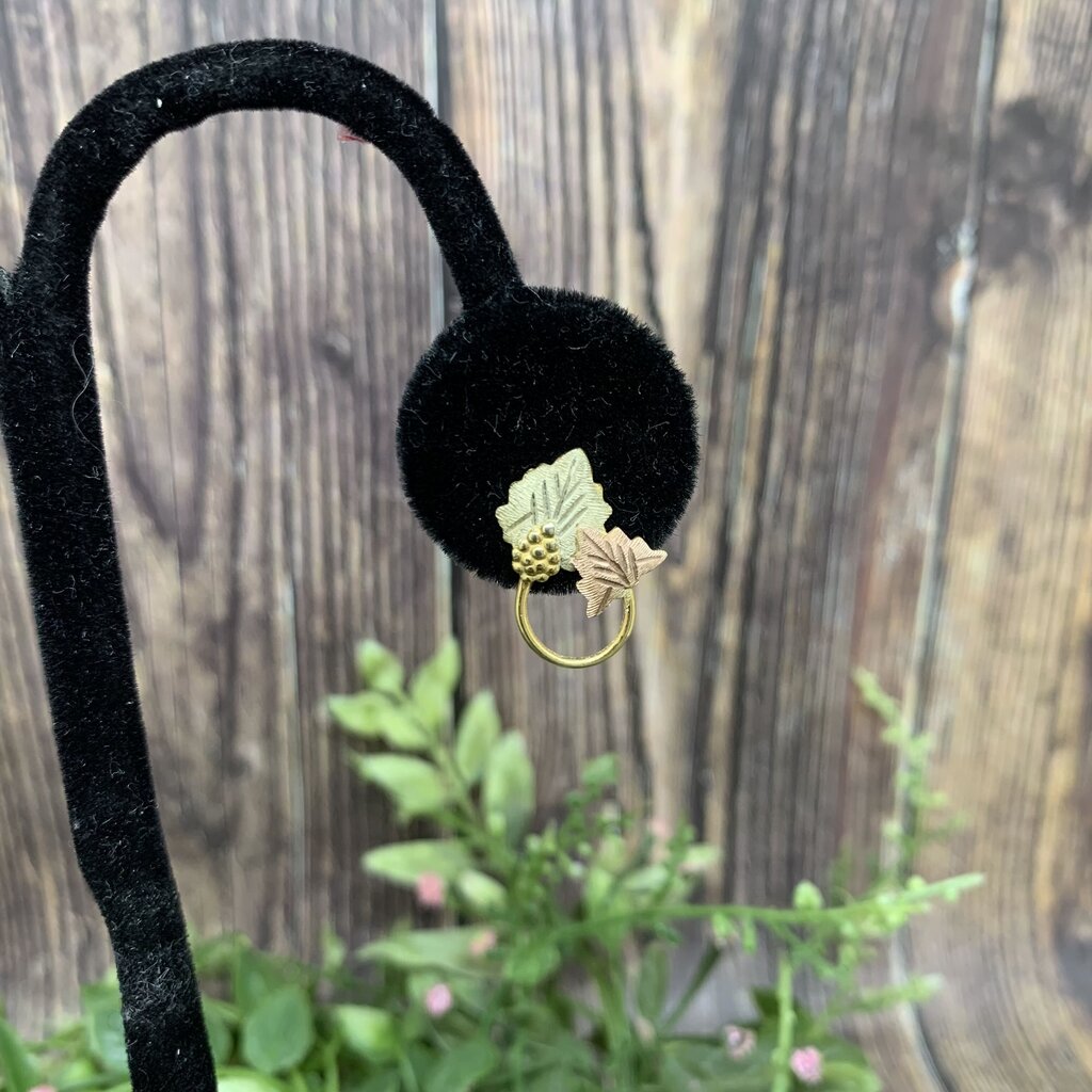 10k Grape Leaf Circle Earrings