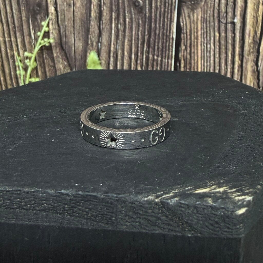 Gucci 18k Star Ring