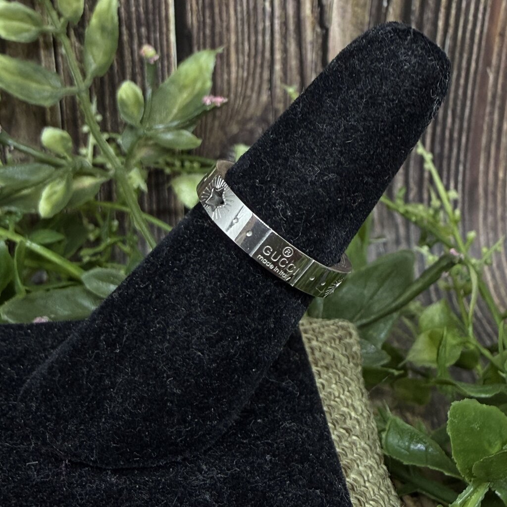 Gucci 18k Star Ring