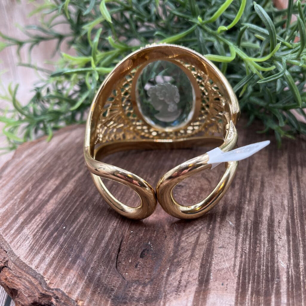 Vintage Whiting and Davis Glass Cameo Cuff