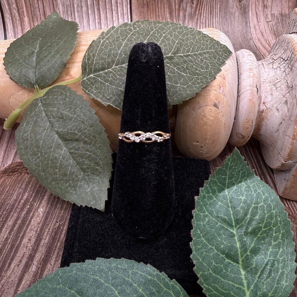 10k YG CZ Ring