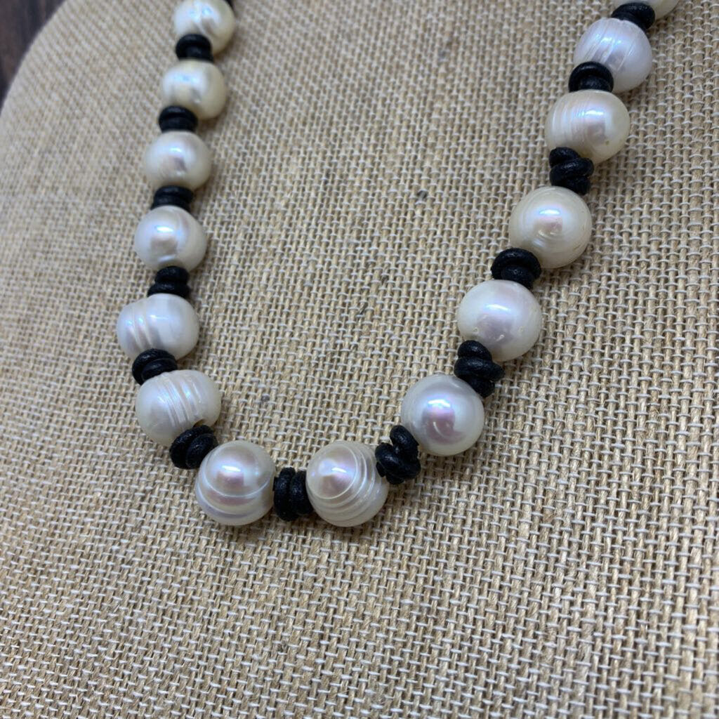 Pearl Lthr Ncklc