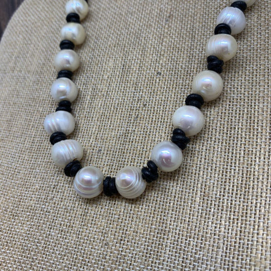 Pearl Lthr Ncklc