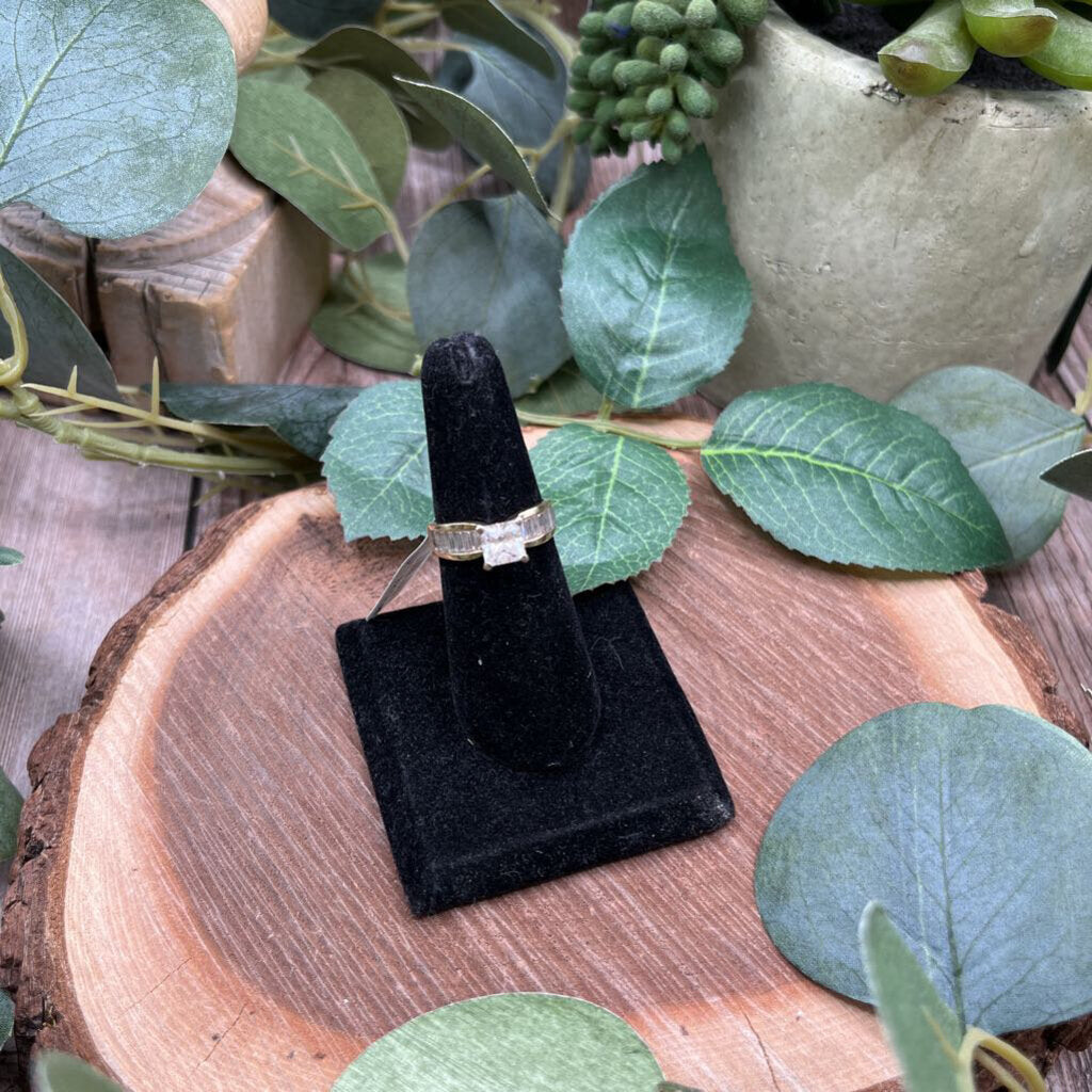 10k YG CZ Ring