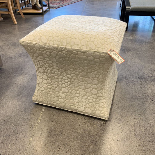 Courbe Ottoman w/Curved Silhouette