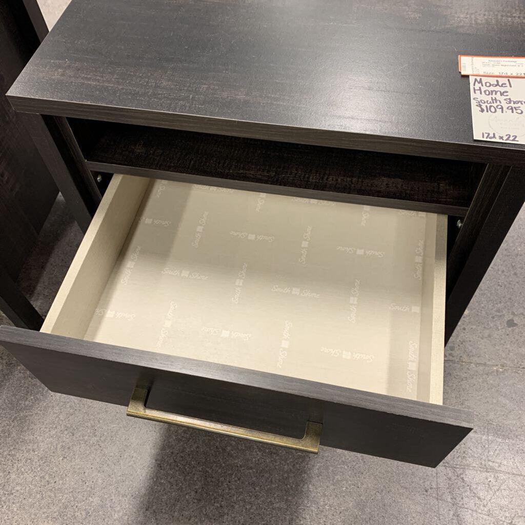 South Shore Nightstand w 2 Drawers