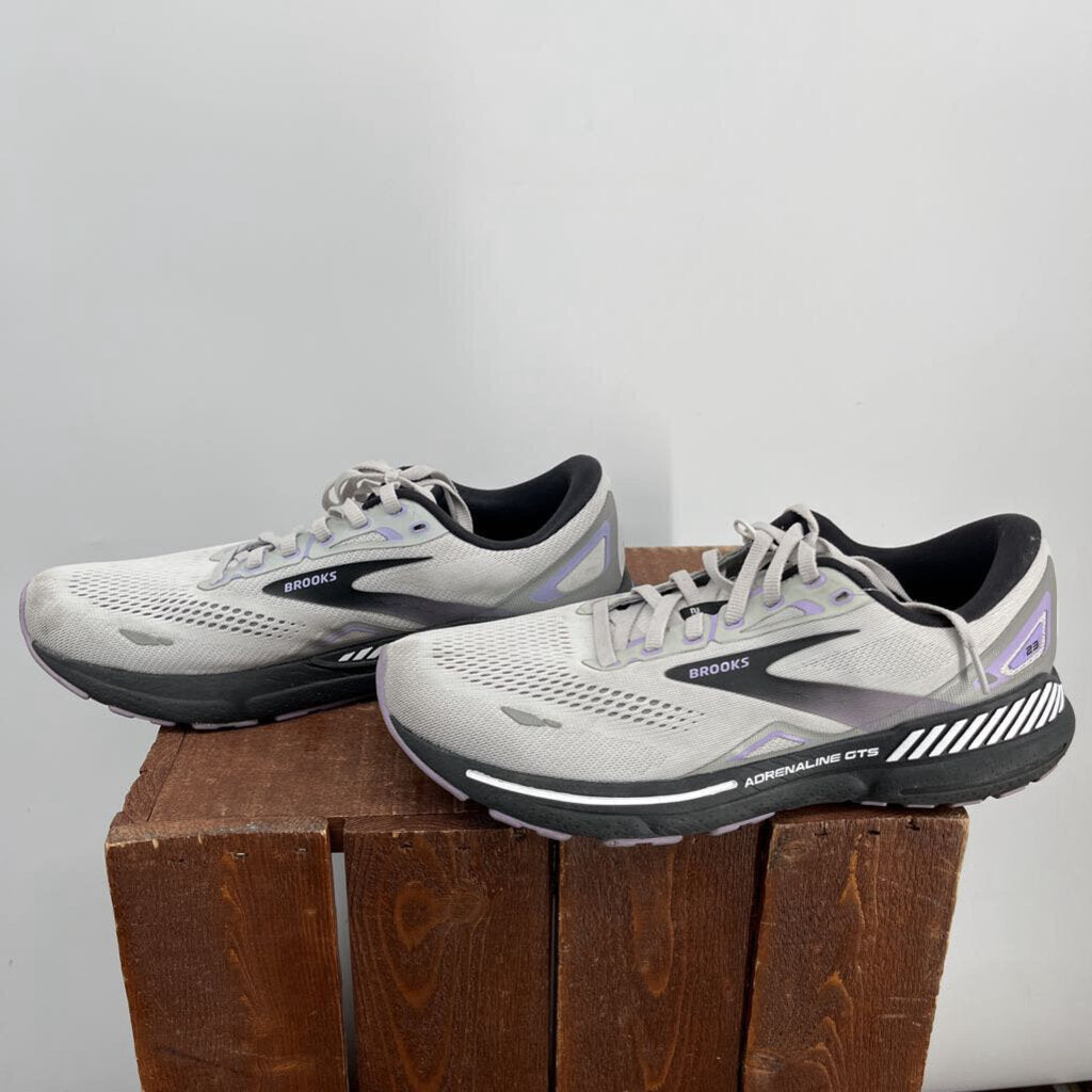 Brooks Sneakers