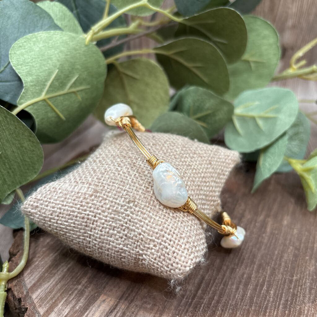 Ellie & Ollie Pearl Bangle