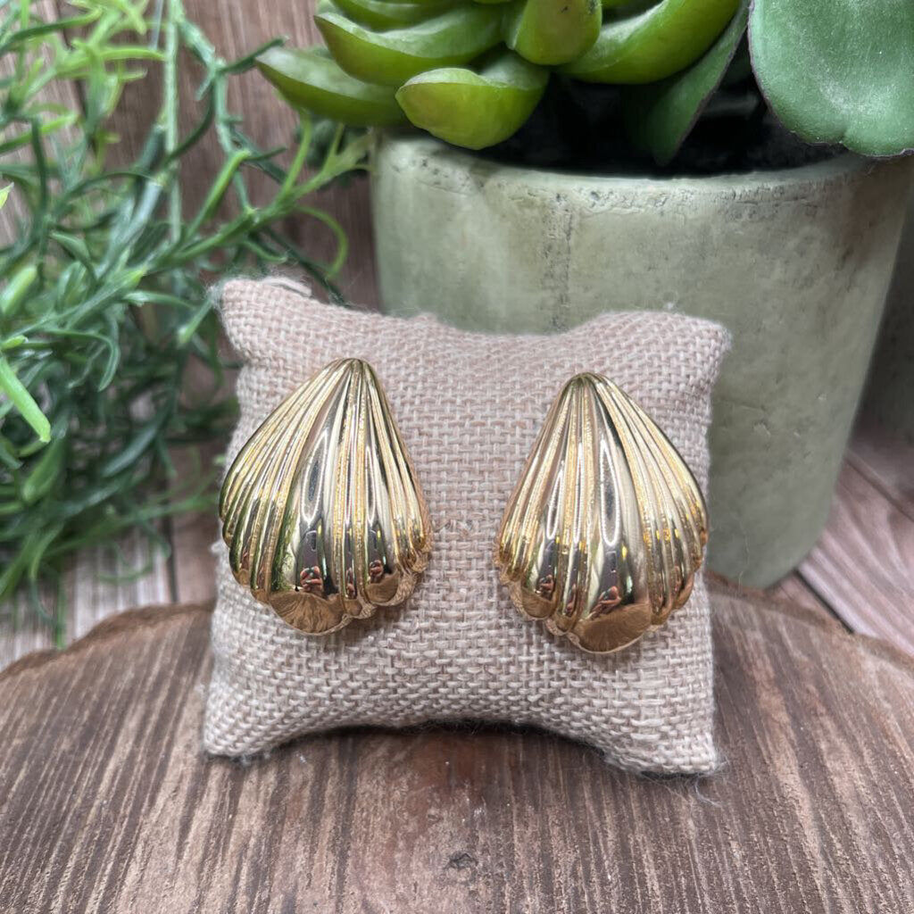 Georgie Quinn Shell Puff Earrings